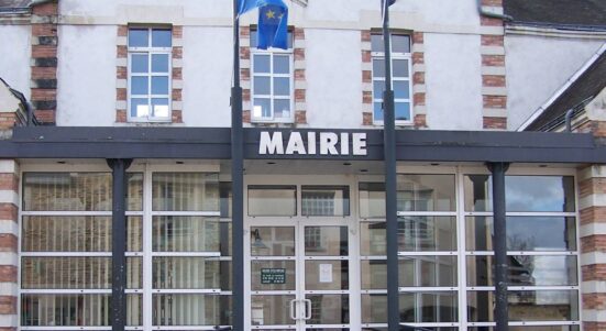 fronton de la Mairie de Rougé